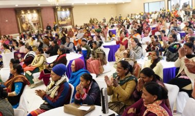 Arvind Kejriwal met Anganwadi and Asha workers in Amritsar to know their issues